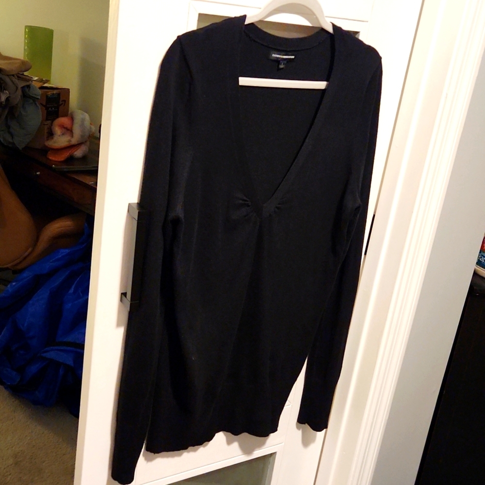 V neck long sleeve lightweight pullover